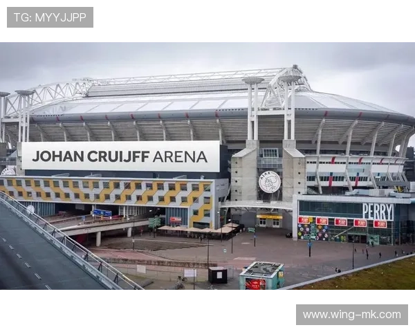 克鲁伊夫足球历史地位再获认可：传奇教练重塑现代足球理念